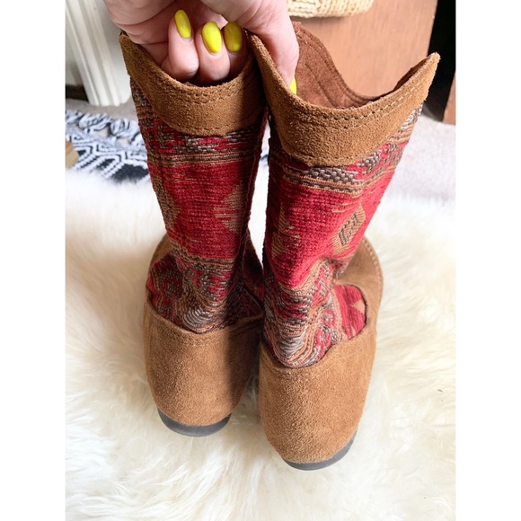 Minnetonka moccasins - Picture 2 of 6